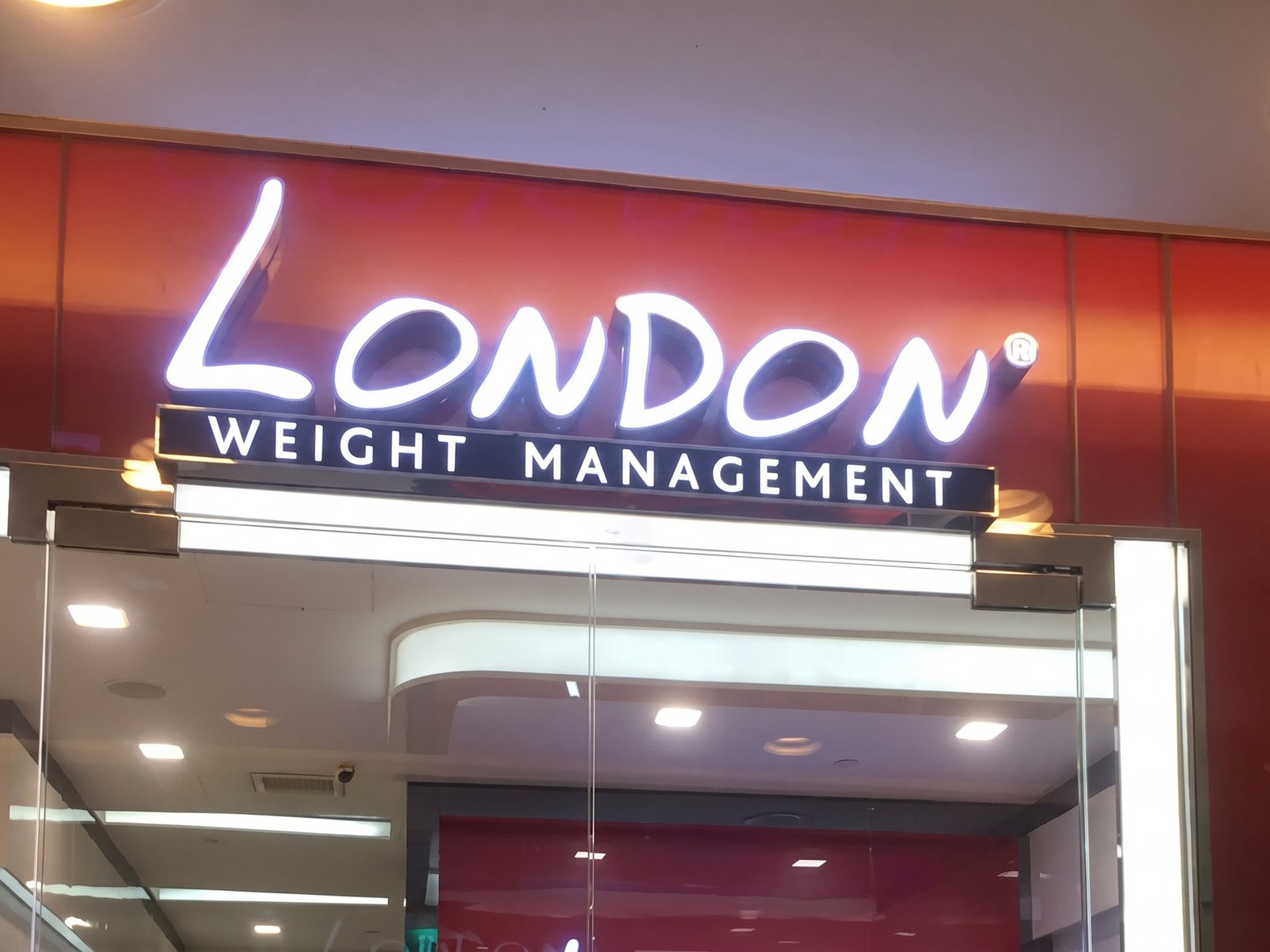 London Weight Management &mdash; shopfront lettering