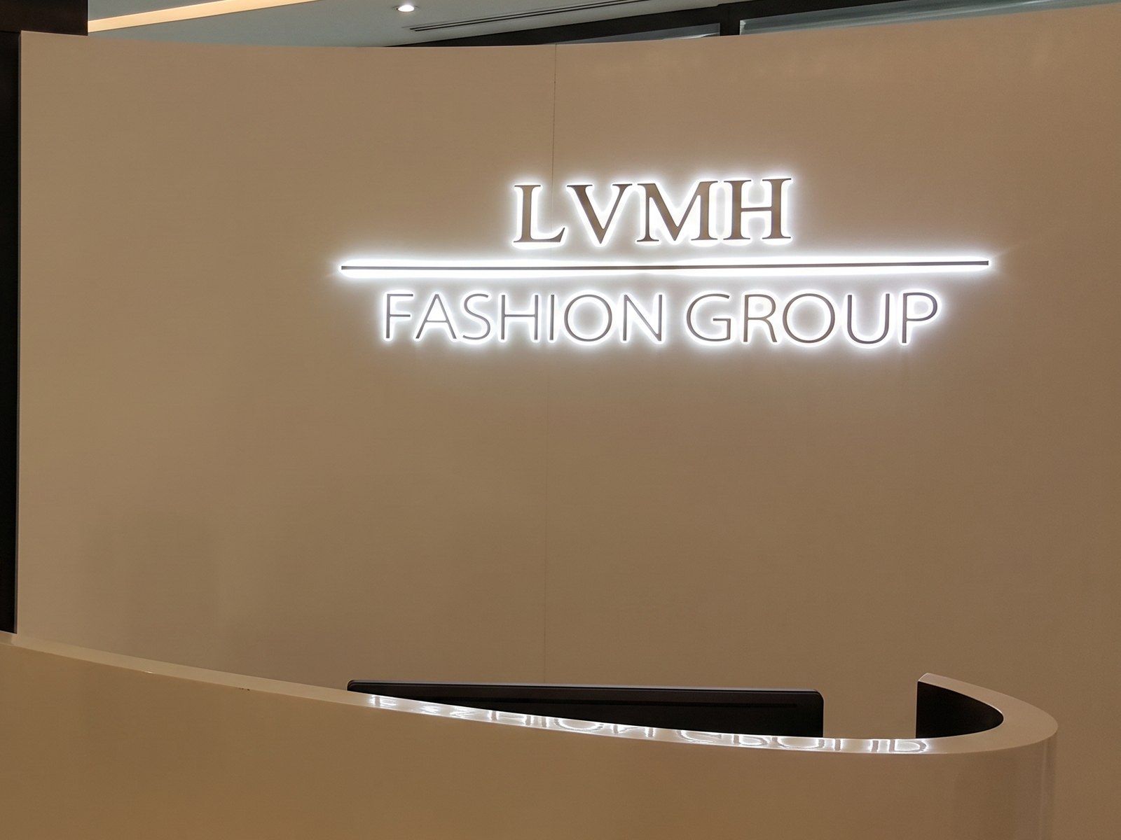 LVMH Fashion Group &mdash; backlit reception lettering