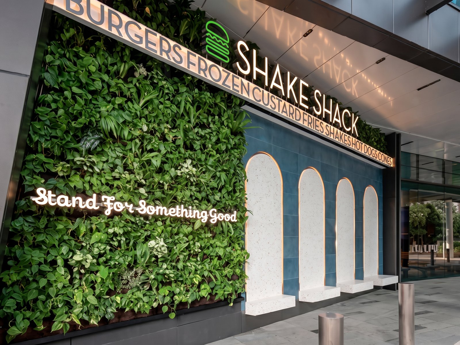 Shake Shack &mdash; script lettering · living wall